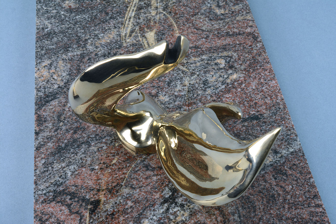 "Pallene" sculptural stand detail in cast silicon bronze and Paradiso Classico granite base